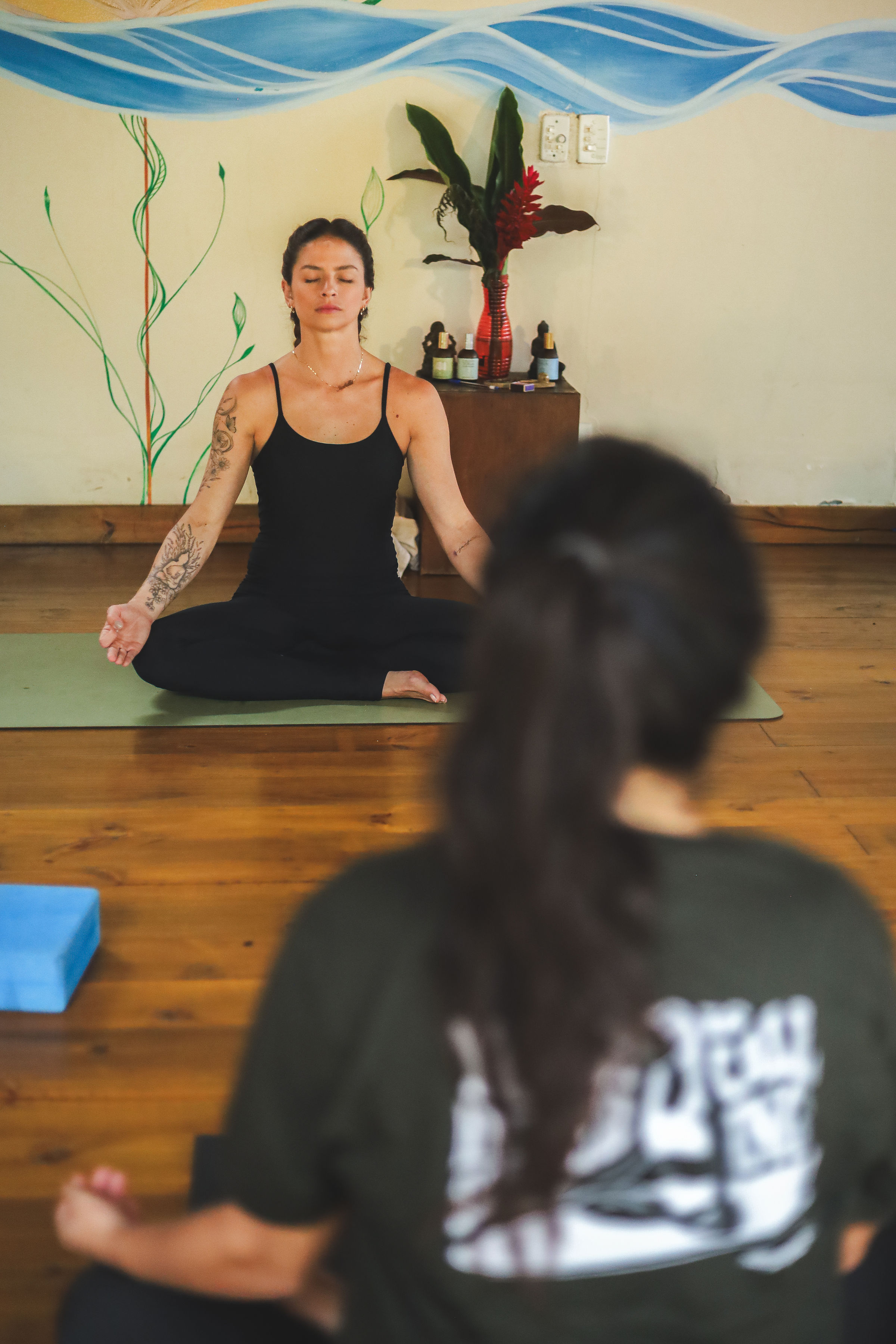 Yoga indoor durante o retiro